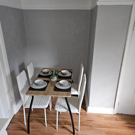 Bright 4-Bed House 15 Min To Manchester Centre Villa Eksteriør billede