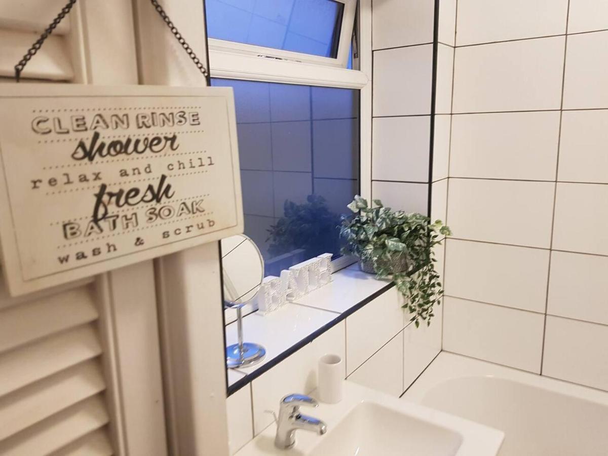 Bright 4-Bed House 15 Min To Manchester Centre Villa Eksteriør billede