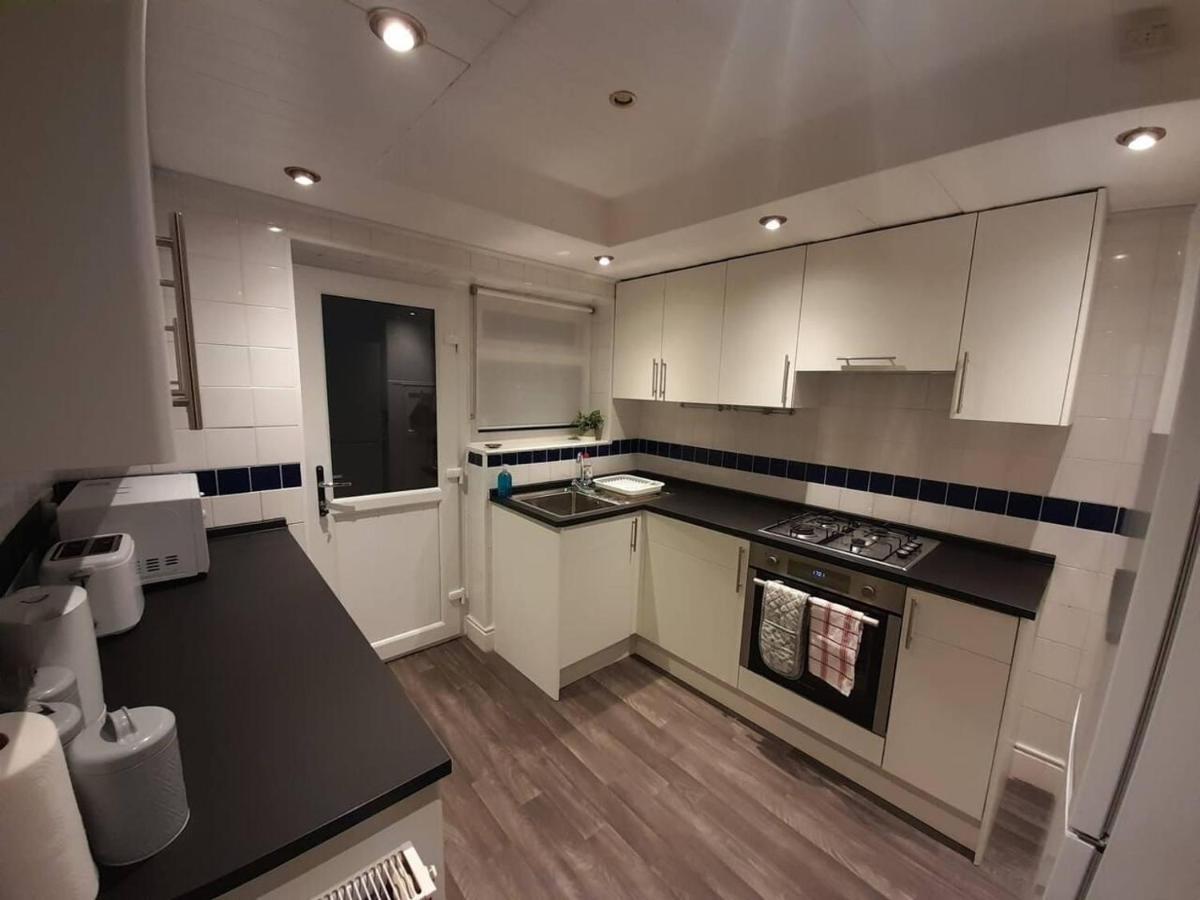 Bright 4-Bed House 15 Min To Manchester Centre Villa Eksteriør billede