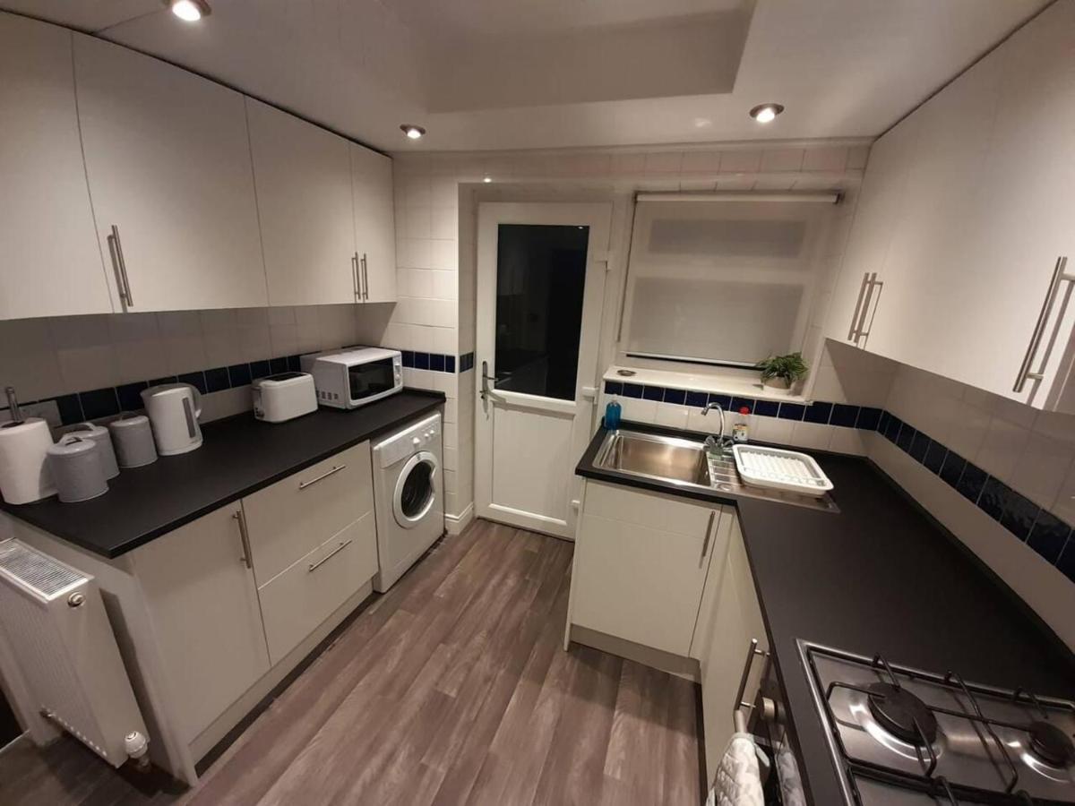 Bright 4-Bed House 15 Min To Manchester Centre Villa Eksteriør billede