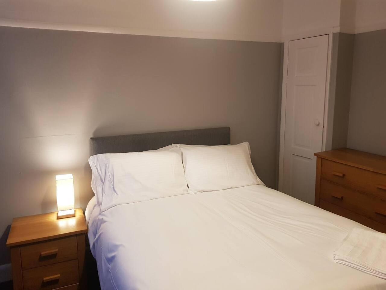 Bright 4-Bed House 15 Min To Manchester Centre Villa Eksteriør billede