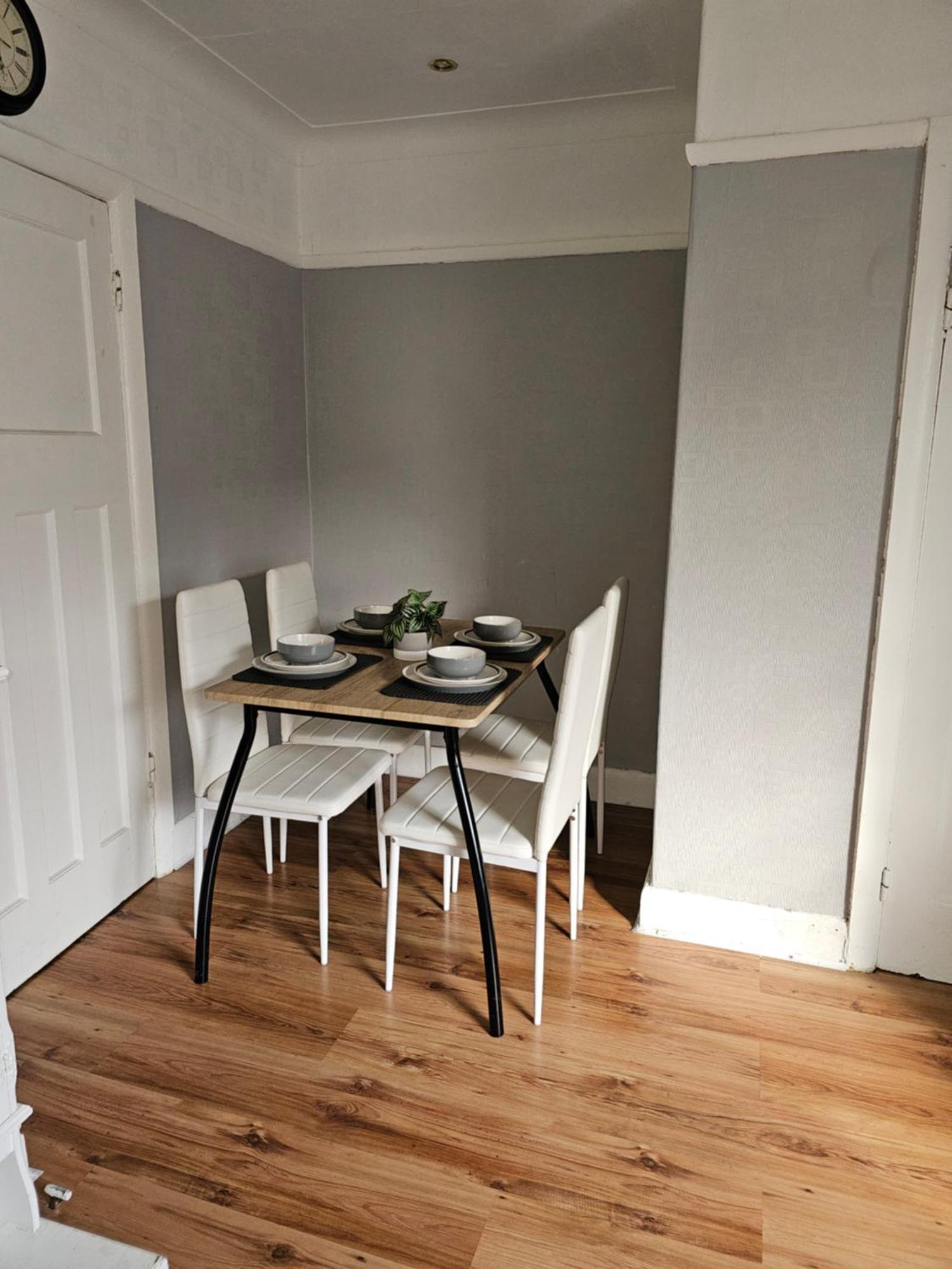 Bright 4-Bed House 15 Min To Manchester Centre Villa Eksteriør billede